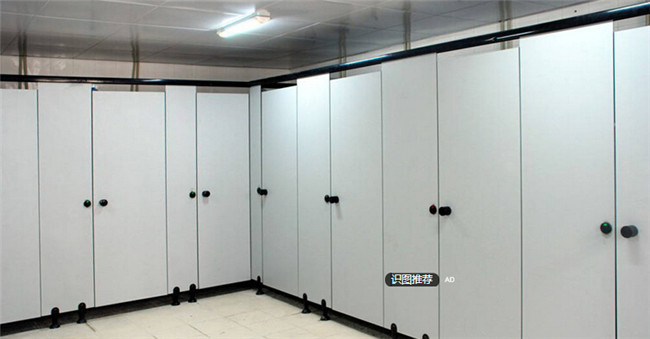 汽车站公共卫生间隔断效果图